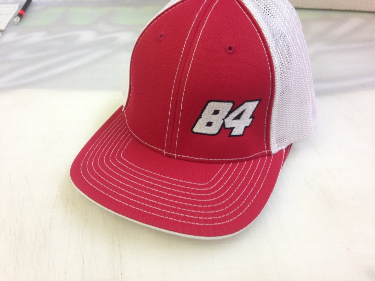 Embroidered fitted cap with racing number 84