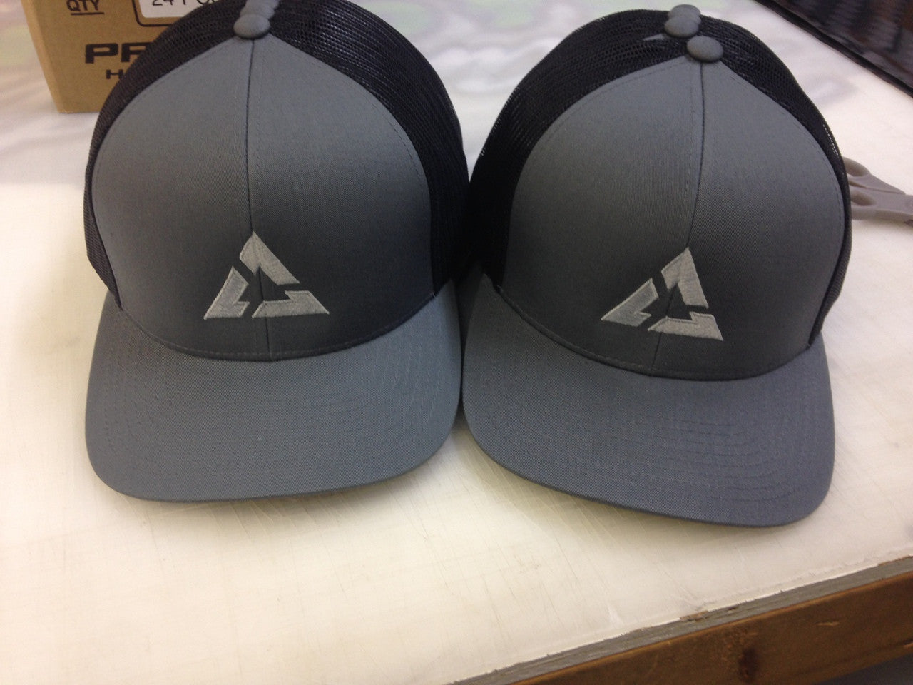 Trucker cap graphite and Black back